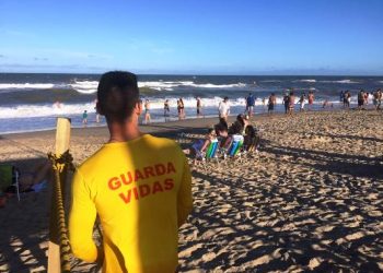 Adolescente afoga e desaparece no mar do Pontal do Ipiranga