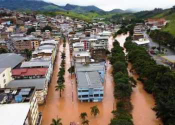 Chuva no ES: Rio sobe 8 metros e inunda a cidade de Castelo