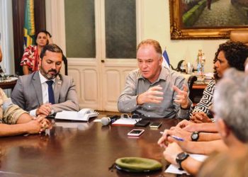 Governador anuncia medidas para reestruturação dos municípios afetados pelas chuvas no sul do Estado