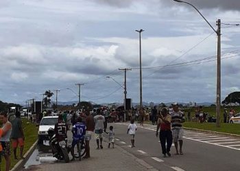 Moradores do Residencial Rio doce fecham estrada do Pontal