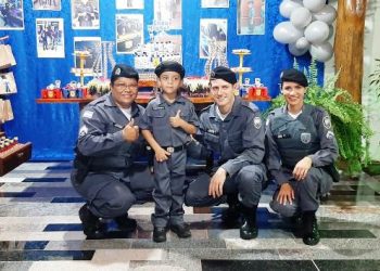 VÍDEOS – FESTA DE ANIVERSÁRIO: Garoto escolhe como tema Polícia Militar