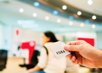 Cliente deve ser indenizado após esperar mais de 1 hora por atendimento em banco; O que diz a Lei municipal de Linhares?