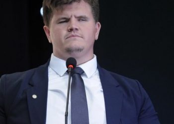 Felipe Rigoni e mais 18 parlamentares federais apresentam pedido de impeachment de ministro