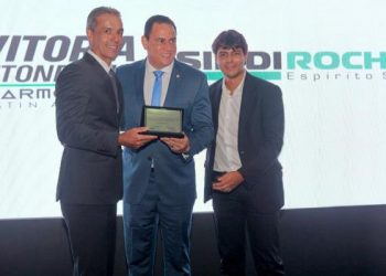 Deputado Da Vitória participa da abertura da Vitória Stone Fair 2020 e recebe homenagem