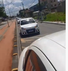 VÍDEOS – Motoristas de aplicativos de Linhares fazem manifestação contra onda de violência sofrida por eles