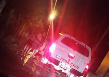 Níveo do Rio Doce passa dos 4,40 em Linhares e famílias deixam suas casas