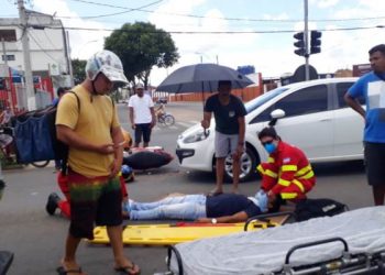Motociclista tem perna fraturada em colisão entre automóvel e duas motocicletas