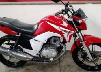 Motociclista vai almoçar e tem moto furtada