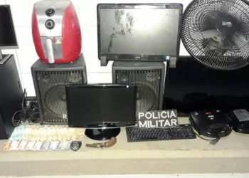 Homem é detido quando empurrava um carrinho cheio de produtos furtados