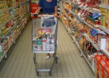 Feriado com supermercados abertos e de expectativa para novo decreto municipal