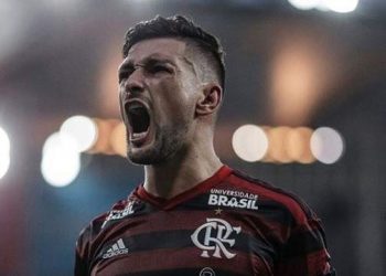 Arrascaeta diz que convidará Cavani para jogar no Flamengo: ‘vou mandar mensagem’