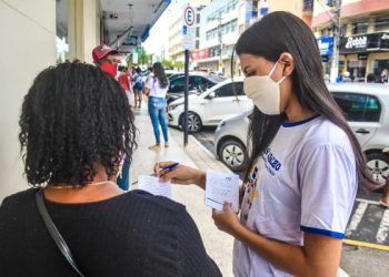Após matéria do Norte Noticia sobre fila na Caixa Econômica em Linhares Prefeitura disponibiliza servidores para fazer triagem