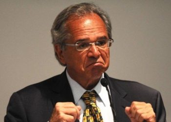 Guedes admite prorrogar auxílio emergencial por um ou dois meses, mas com valor de R$ 200