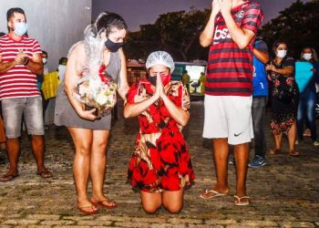 VÍDEO – Técnica de enfermagem de Linhares recebe alta após tratamento 18 dias internada por Covid-19