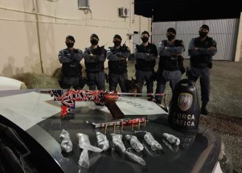 FORÇA TÁTICA – Varredura com apreensão de submetralhadora, munições e 98 buchas de maconha no Santa Cruz