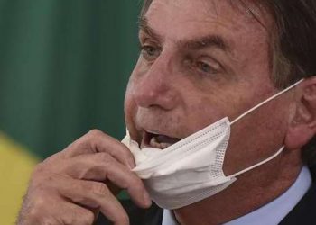 Governo deixa de divulgar total de mortos e casos de covid-19