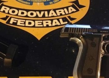 PRF apreende arma de fogo e munições durante fiscalização em Linhares