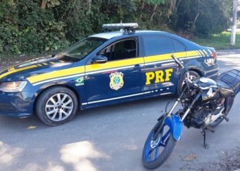 PRF recupera motocicleta com restrição de furto durante fiscalização na BR 101
