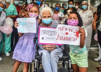 Idosa de 109 anos vence o coronavírus e emociona profissionais de saúde do HGL