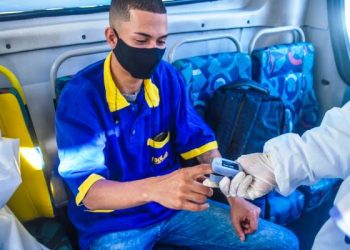 Covid-19: Ação sanitária volante da Saúde vai medir a temperatura dos passageiros de ônibus em Linhares