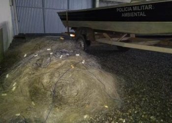 Policia Militar Ambiental apreende quase 4 mil metros de redes de pesca em lagoa do interior de Linhares.