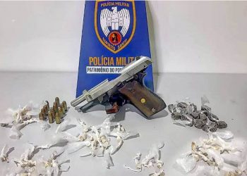 Perseguição, tiros, apreensão de armas, drogas e elementos levados para Delegacia