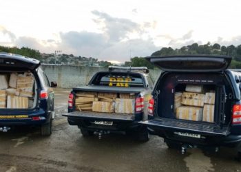 VÍDEOS – PRF apreende 1 tonelada de maconha na BR 101