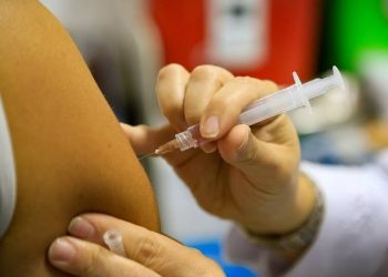Sarampo: prorrogada até 31 de agosto vacinação de adultos de 20 a 49 anos