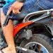 Mototaxista tem motocicleta roubada quando atendia suposto cliente