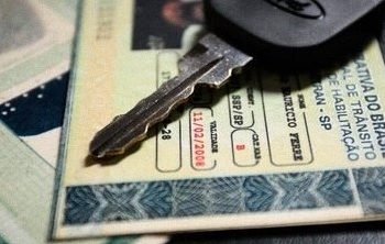 Deputados aprovam proposta que amplia validade para 10 anos da CNH para condutores com menos de 50 anos