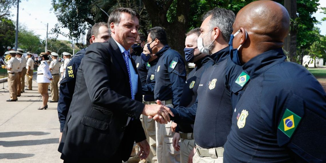 (Rio de Janeiro - RJ, 24/09/2020) Presidente da República, Jair Bolsonaro durante revista à grupo de Policiais Rodoviários Federais.
Foto: Carolina Antunes/PR