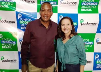 PODEMOS oficializa candidatura de Eliana Dadalto a prefeita e Ozeias Farias vice, em Linhares