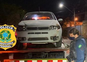 PRF recupera veículo roubado em Linhares
