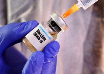 Estudo com vacina de Oxford é suspenso no Reino Unido após ‘forte reação adversa’ em voluntário