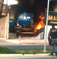 VÍDEO – Princípio de incêndio em oficina no bairro Shell em Linhares danifica dois caminhões