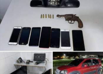 Força Tática recupera veiculo, vários produtos de furto e roubo e leva três suspeitos para a delegacia.