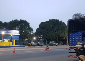 PRF apreende 7.731 litros de cerveja sem nota fiscal na BR 101 em Linhare