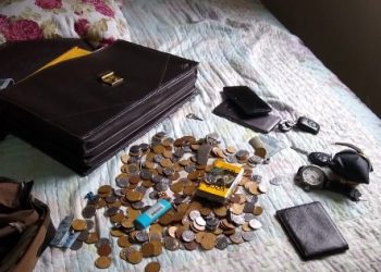 Homens são detidos pela PM após tentar furtar residência