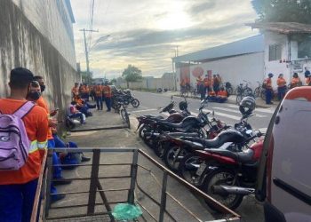 VÍDEO: GREVE – Coletores de lixo paralisam atividades em Linhares