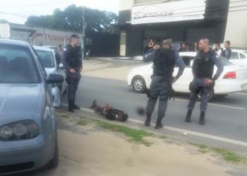 TROCA DE TIROS – Corolla é roubado no B. Conceição e Policia Militar prende autor pouco tempo depois