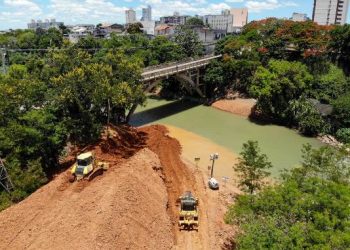 Devido às chuvas na bacia do rio Doce Ensecadeira no rio Pequeno é elevada