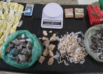 VIDEOS – Empresa do crime quebrada: entorpecentes, dinheiro e três na cadeia de Linhares