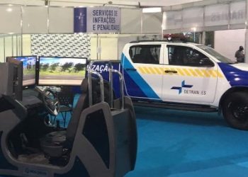 Detran|ES tira dúvidas e promove ações educativas em evento automotivo na Praça do Papa