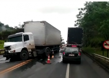 VÍDEO – Duas vítimas fatais em acidente na BR 101 em Ibiraçu