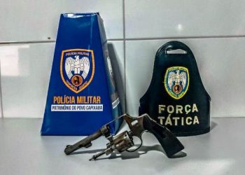 VÍDEOS – Durante perseguição, Força Tática prende ladrões de celulares e apreende arma de fogo