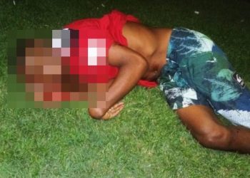 ATUALIZAÇÃO – Ocupantes de motocicleta atiram e matam homem em Linhares. No corpo da vítima havia mais de 40 perfurações