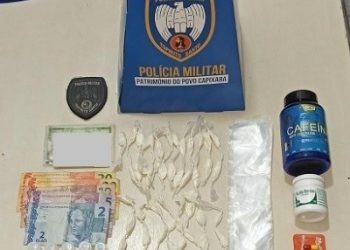 Policia Militar apreende cocaína, maconha, crack e loló