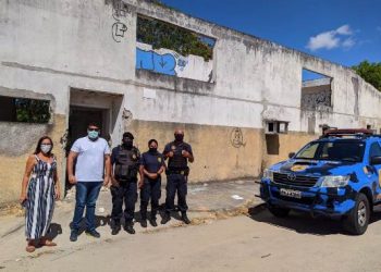 Vereador atende solicitação antiga de moradores para resolver problemas de construção abandonada no Bairro Shell e conta apoio da Guarda Civil Municipal para solução