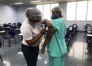 Vacina contra a Covid-19 é aplicada em mais de 5 mil pessoas no Estado