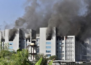 Incêndio atinge prédio do Instituto Serum, que fabrica vacinas contra Covid-19 na Índia